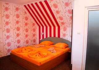 Отель Georgievi Hotel Приморско Двухместный номер с 1 кроватью и балконом (для 2 взрослых и 1 ребенка)-14