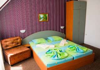 Отель Georgievi Hotel Приморско Двухместный номер с 1 кроватью и балконом (для 2 взрослых и 1 ребенка)-16